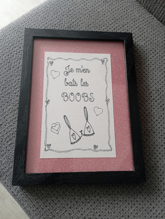 Cadre " je m'en bats les boobs "