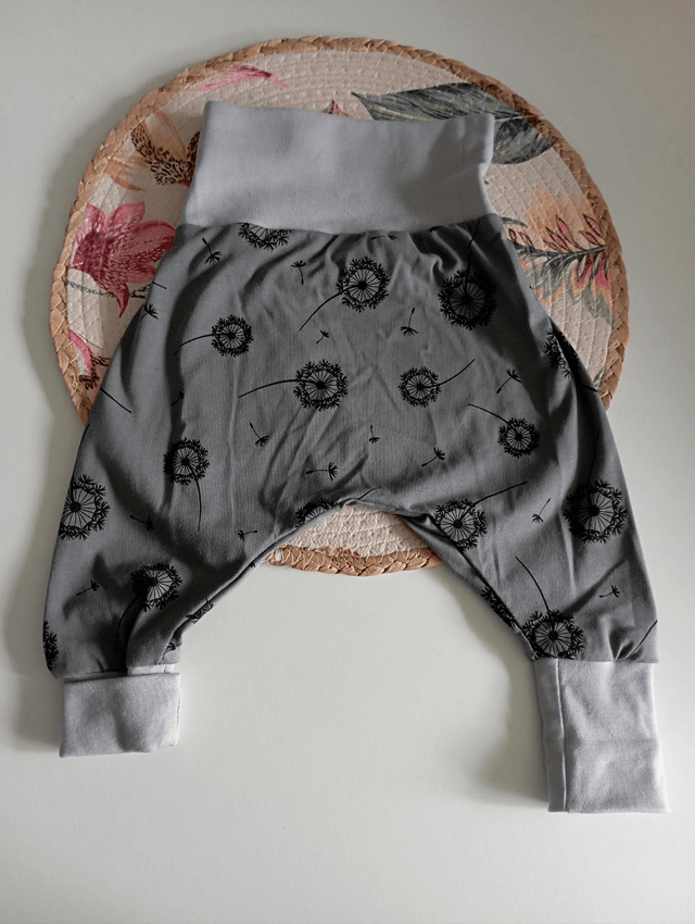 Sarouel évolutif taille 9-12 mois.