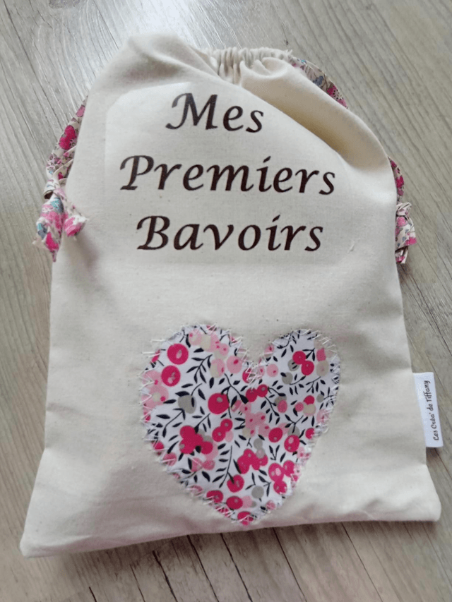 Ensemble mes premiers bavoirs.