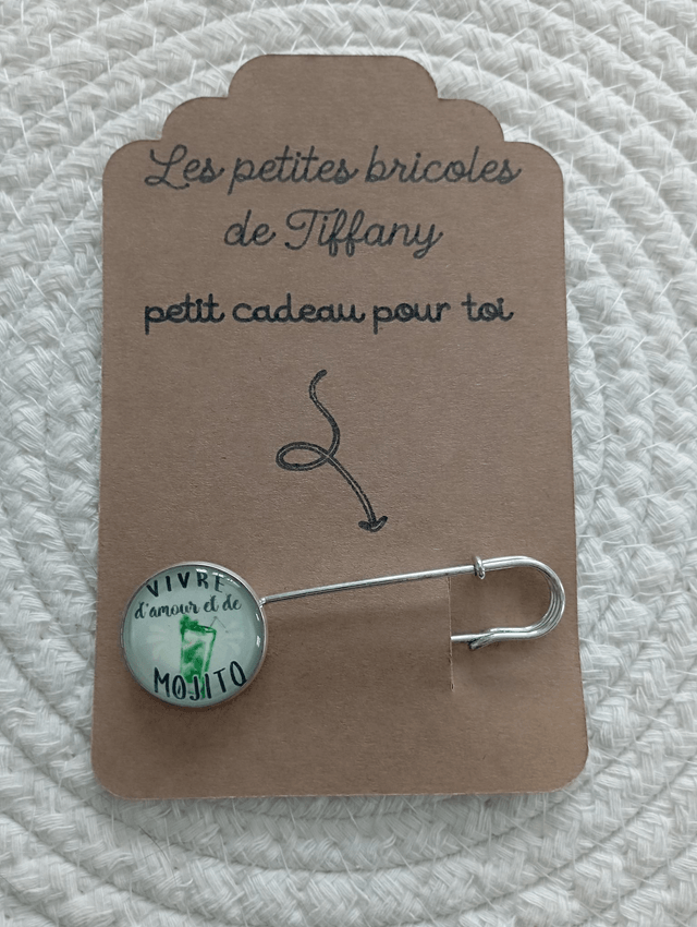Broche, style épingle à nourrice.