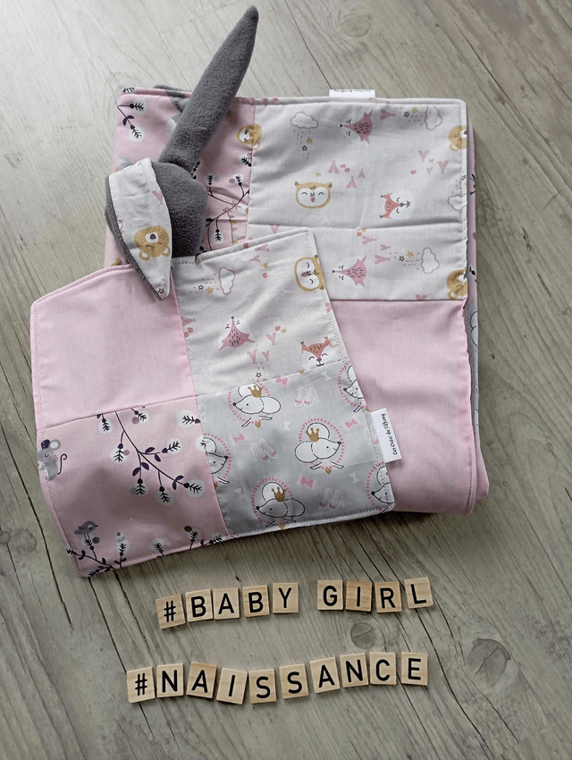 Couverture patchwork et son doudou.