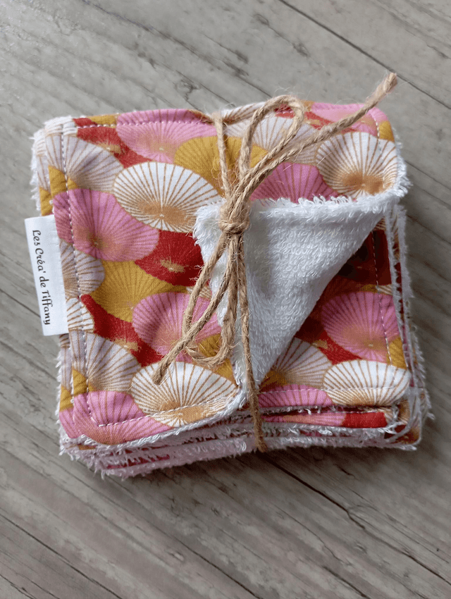 Lingettes démaquillantes lavables.