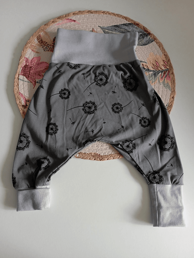 Sarouel évolutif taille 9-12 mois.